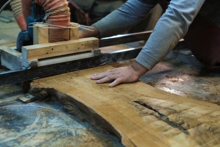 Comment choisir une menuiserie bois de qualité pour votre intérieur ?